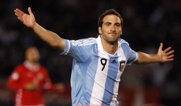 世俱杯直播-世俱杯球员替补服风格变迁及其文化背景解读