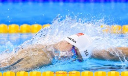 世俱杯直播-世俱杯球鞋鞋底接地角度设计对运动性能的影响