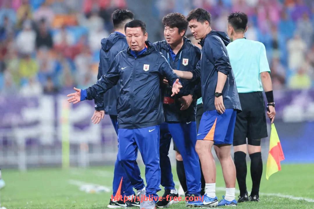 世俱杯直播-足球伪九号战术如何改变传统中锋的角色定位？（伪九号阵容）